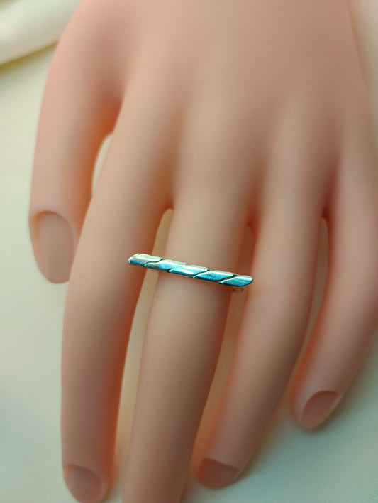 Twist bar ring